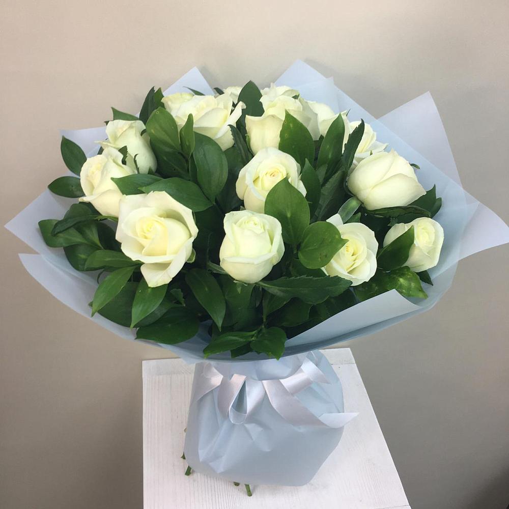 Букет 15 Белых роз Проуд в Марьяновке