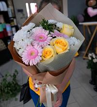 Букет цветов из:  Герберы, Розы и Хризантемы в Марьяновке