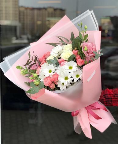 Букет цветов из: Розы, Лизиантусы и Хризантемы в Марьяновке
